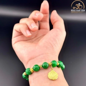 Vòng Tay Ngọc Cẩm Thạch Phối Charm Vàng